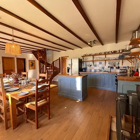 De Nanteuil, 11 Pers, Piscine Holiday home