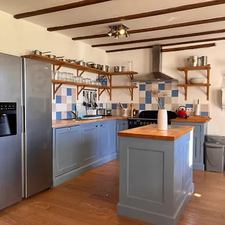 De Nanteuil, 11 Pers, Piscine Holiday home *